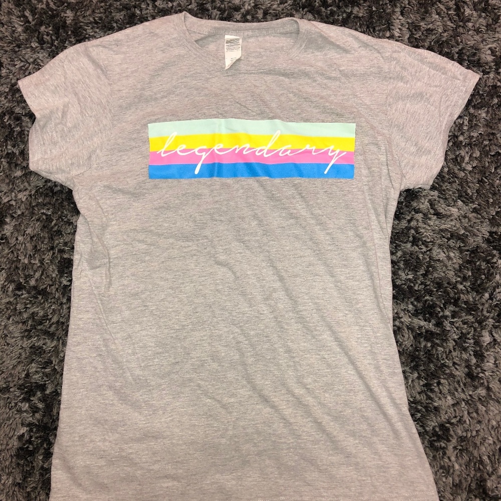 Legendary grey rainbow tee